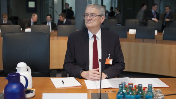Ex-BND Präsident Hanning vor Untersuchungsausschuss