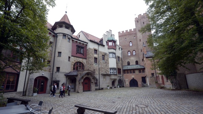 Burg Schwaneck: Die Jugendherberge in der Burg Schwaneck wird umgebaut.