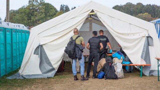 Flüchtlinge in Niederbayern: In den vergangenen zwei Wochen zählte die Bundespolizei allein in dem Bayerwald-Ort 10000 Flüchtlinge.