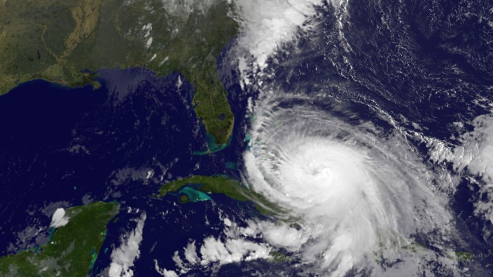 Hurrikan "Joaquin": Knapp vorbei: Entgegen der amerikanischen Prognosen traf Hurrikan Joaquin nicht auf die Küste der USA.