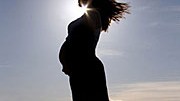 Schizophrenie: Ist das Ungeborene älter als drei Monate, steckt es Stress offenbar besser weg.