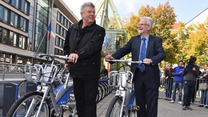 Verkehr: Oberbürgermeister Dieter Reiter und MVG-Chef Herbert König am Freitag bei der Eröffnung der neuen Radvermietstation auf der Schwanthalerhöhe.