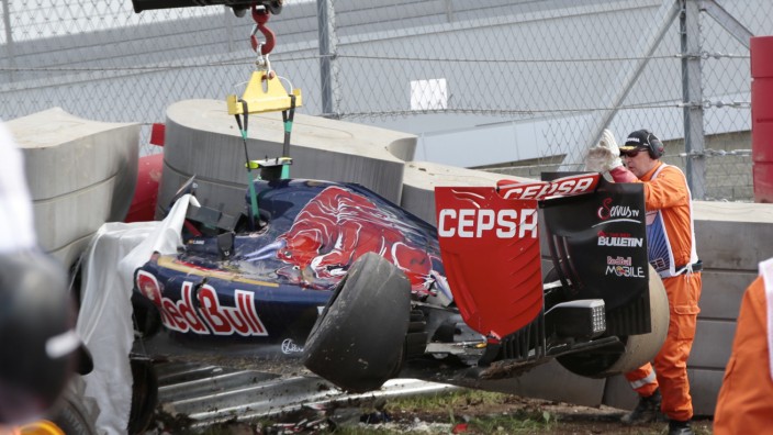 Formel 1: Nach dem schweren Unfall von Carlos Sainz ist sein Wagen demoliert. Der Fahrer ist bei Bewusstsein.