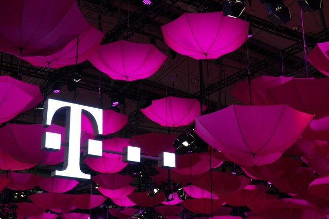 Deutsche Telekom profit edges up thanks to strong US business