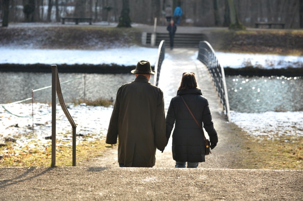 Spaziergänger im Nymphenburger Park in München, 2014