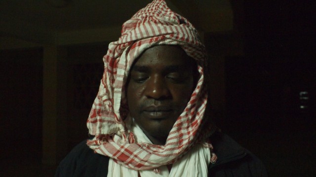 Reportage: Adoumba Indiaye, aus dem Senegal, kurz vor dem Aufbruch in die Wüste.