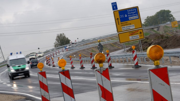Teure Autobahnausfahrt: Befahrbar, aber noch nicht bezahlt: die neue Anschlussstelle Aschheim/Ismaning.