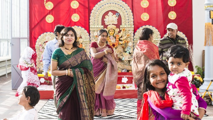 Neuhausen/Nymphenburg: Die achtarmige "Göttermutter" Durga. Zu ihren Ehren findet gerade das indische "Durga-Puja-Fest" statt, das der Kulturverein Matri Mandir ausrichtet.