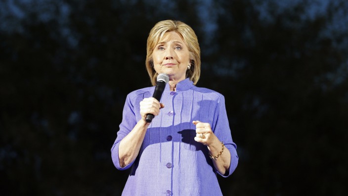 Terroranschlag auf US-Konsulat in Bengasi: Präsidentschaftsbewerberin Hillary Clinton spricht auf einem Wahlkampfauftritt in Las Vegas.