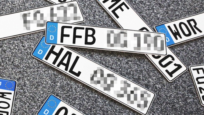 KfZ-Kennzeichen: In Deutschland gelten die alten Nummernschilder. Digitale Kennzeichen sind hierzulande nicht erlaubt.