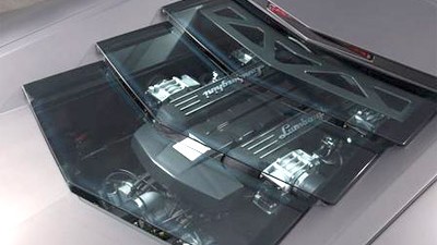 Lamborghini Reventón: Der brüllende 12-Zylinder-Motor des Reventón ist flügelartigen Glas ausgestellt.