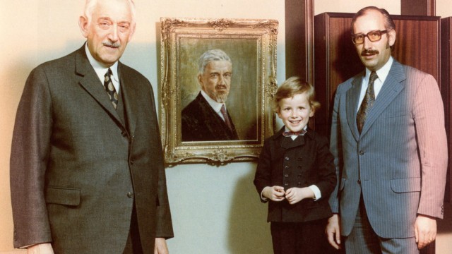 Von Knödeln und Klassik: Vater Otto (rechts im Bild) verkaufte das Knödel-Imperium, das Großvater Werner (links) aufgebaut hatte.