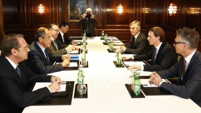 Kerry, Lavrov begin Syria-focused talks in Vienna
