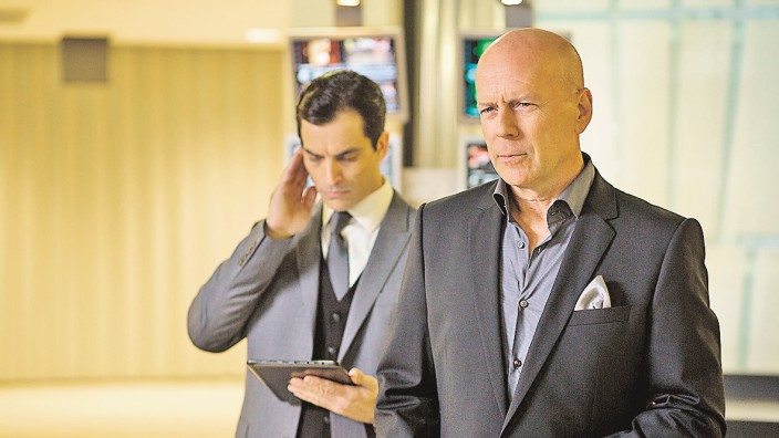 Media Player: Bruce Willis (r.) geschäftstüchtig im Science-Fiction-Film "Vice".
