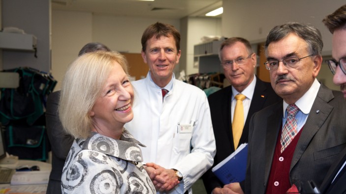 Bundesforschungsministerin Prof. Johanna Wanka und Bundestagsvizepräsident Johannes Singhammer besuchen das Deutsche Herzzentrum München