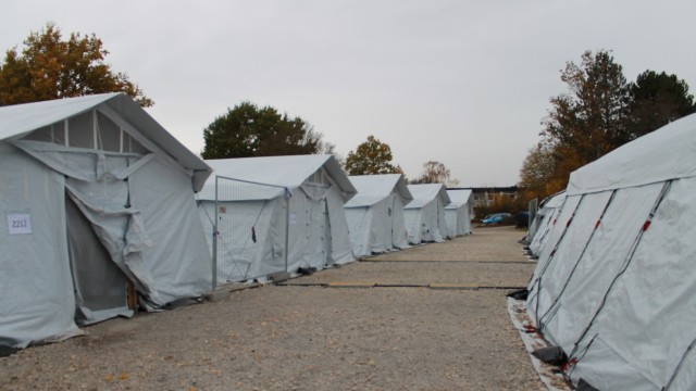 Flüchtlingslager: In den Zelten ist es warm, durch den dünnen Plastikboden spürt man aber jeden Stein