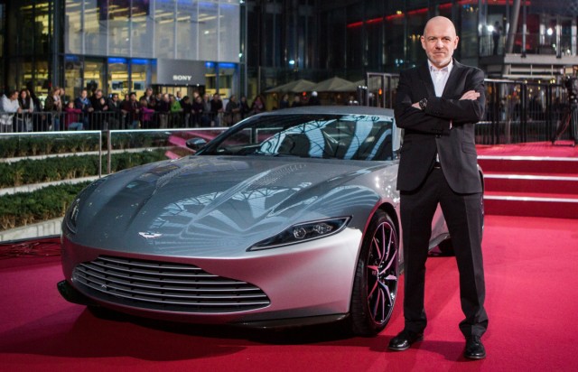 James-Bond-Synchronsprecher Dietmar Wunder mit dem Aston Martin DB10