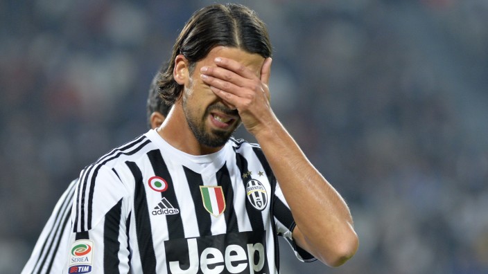 Juventus Turin: Khedira musste im Derby gegen den FC Turin verletzt vom Feld.