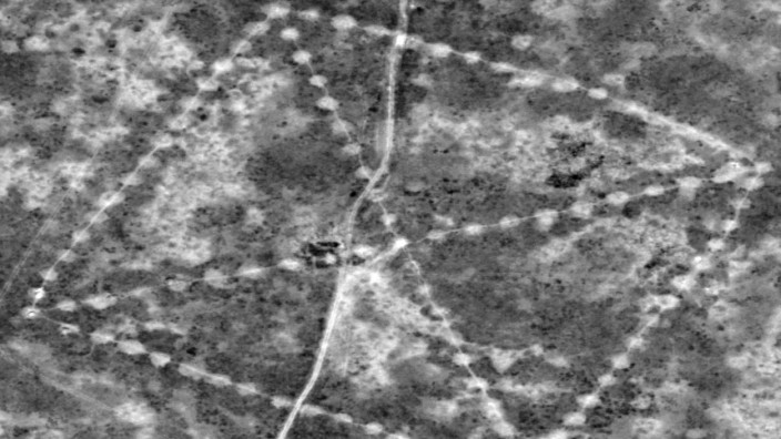 Geoglyphen in Kasachstan: Die Strukturen in der Steppe Kasachstans sind nur auf Luft- oder Satellitenbildern zu erkennen. Manche Formationen erreichen Durchmesser von mehr als 400 Metern.