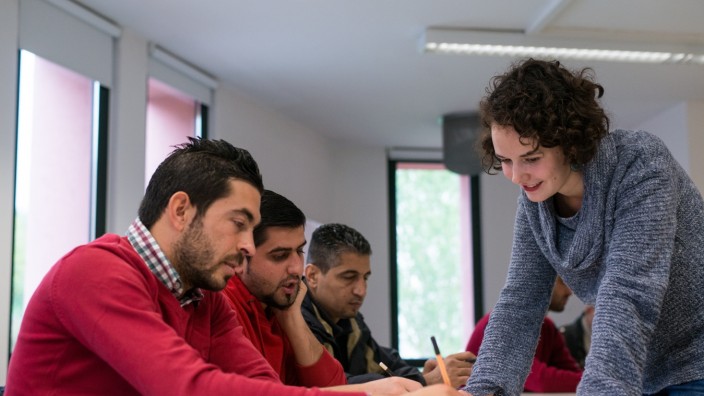 Flüchtlinge an Hochschulen: An der Uni Passau geben Ehrenamtliche Deutschkurse für Flüchtlinge. Fließende Sprachkenntnisse sind die Voraussetzung fürs Studium.