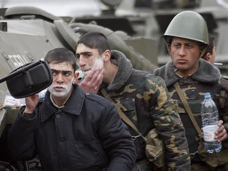 Armenien, Soldaten, Rasieren, Reuters