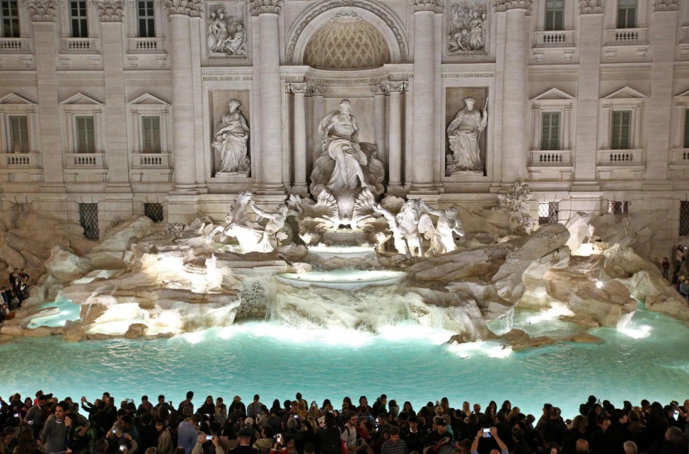 Trevi Fountain reopens after makeover