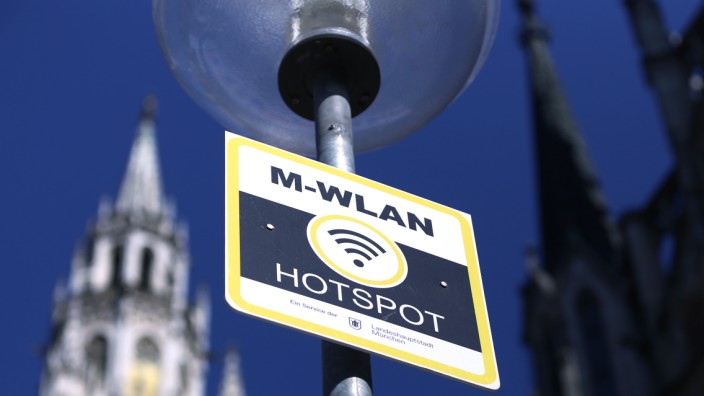 Öffentliches Wlan: Wlan am Marienplatz: In München gibt es an mehr als Hundert Plätzen kostenloses Internet. In anderen Städten sucht man die Hotspots vergebens.