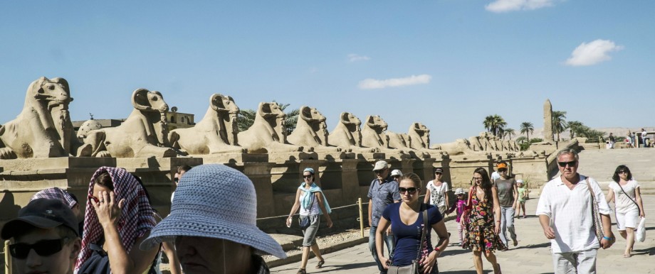 Nach Flugzeugabsturz: Russische Touristen in Ägypten: Ihre Rückkehr muss nun organisiert werden.