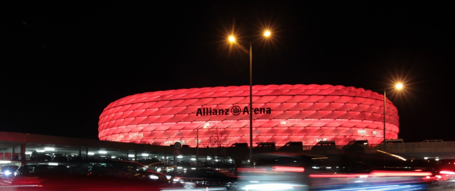 MUENCHEN: Allianz-Arena / Parkplatzchaos etc