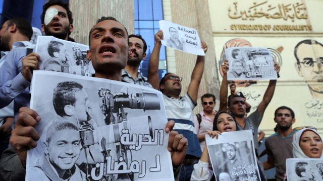 Egyptian journalists protest in Cairo