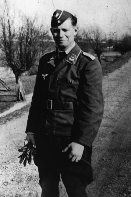 Helmut Schmidt als Leutnant 1940 - -