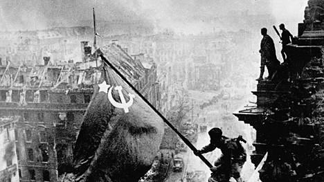 Veteran Minin gestorben: Michail Minin war Moskauer Forschungen zufolge der erste Sowjetsoldat, der die rote Fahne auf dem Reichstag über dem zerstörten Berlin hisste. Das weltberühmte Bild zeigt jedoch Meliton Kantarija aus Georgien, mit dem die Szene nachgestellt worden war.