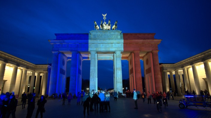 Brandenburger Tor leuchtet für Frankreich