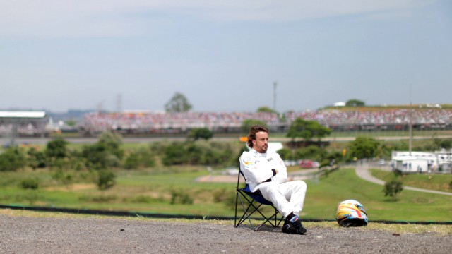 Honda in Formula 1: Legendary staging: In 2015 in Interlagos, Fernando Alonso got out of his McLaren and sunbathed in a bored camp chair.