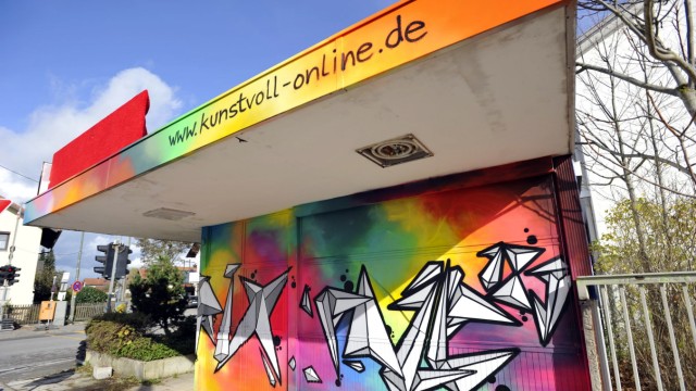 Familienzentrum: Farbtupfer: Graffiti auf dem ehemaligen Pförtnerhaus des Ruf-Firmengeländes.