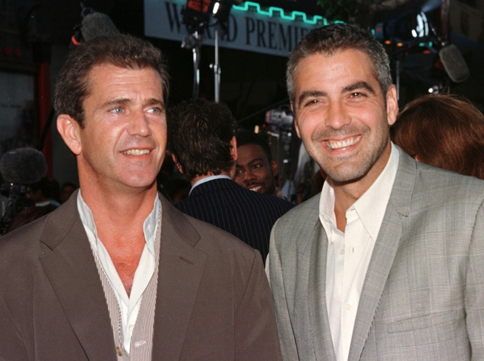 MEL GIBSON AND GEORGE CLOONEY AT PREMIERE OF LETHAL WEAPON 4