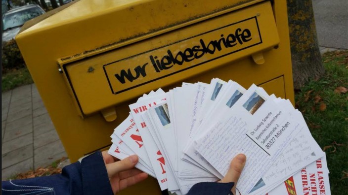 Protestaktion: Post für den Minister: Studenten der Uni Augsburg schickten Ludwig Spaenle ihre Ideen per Karte.
