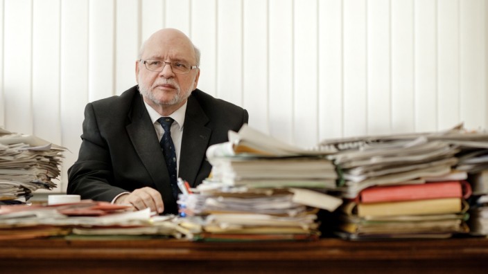 Münchens Kämmerer Ernst Wolowicz in seinem Büro