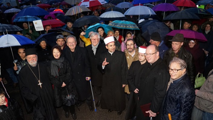 Kundgebung: Das Münchner Forum für Islam hat zu einer Kundgebung aufgerufen, um der Opfer der Terroranschläge von Paris zu gedenken.