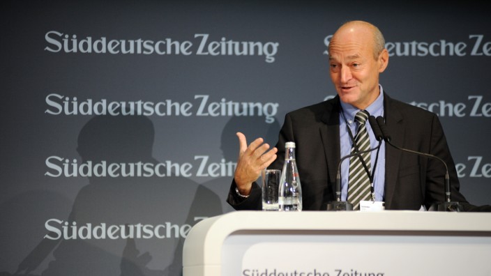 SZ-Wirtschaftsgipfel: Es gebe "einen ganzen Weltmarkt", auf dem auch Daten deutscher Unternehmen gehandelt würden, sagt BND-Chef Gerhard Schindler.