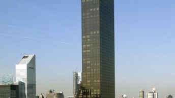Luxusmeile in Manhattan: Mit einer Höhe von 269 Metern ist er offenbar derzeit das höchste Wohnhaus der Welt: der Trump World Tower. Er steht an der Plaza an der First Avenue zwischen 47. und 48. Straße in Manhattan und ist nicht identisch mit dem bereits 1983 errichteten Trump Tower auf der Fifth Avenue.