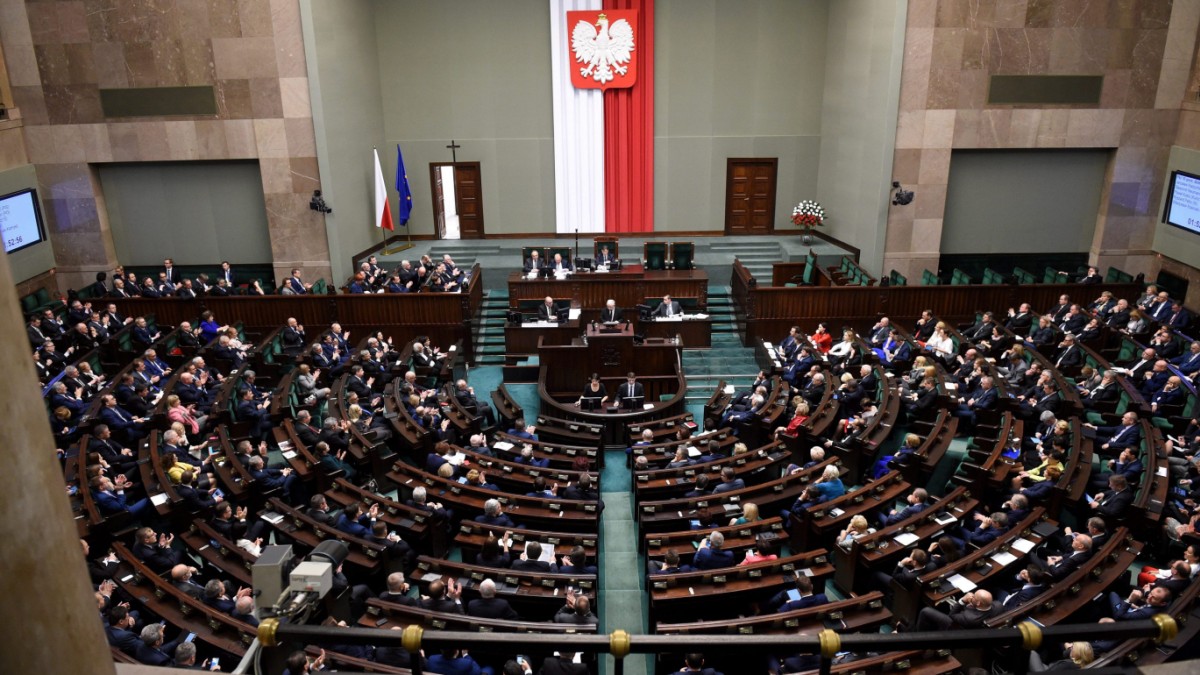 Izba dyscyplinarna zlikwidowana: Polska wycofuje się w sporze z UE – polityka