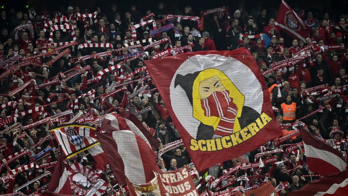 Fans Fanblock Südkurve Fahnen Fahne Flagge Flaggen Schickeria Champions League CL Gruppenphase FC Ba