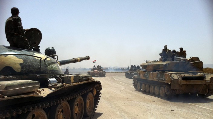 Kampf gegen IS: Dieses Bild zeigt Panzer der syrischen Regierungsarmee im Juni 2013.