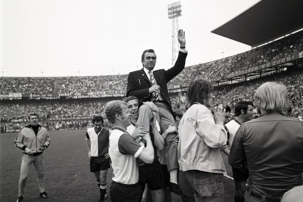 Feyenoord Rotterdam gewinnt den Europapokal der Landesmeister 1969 1970 Trainer Ernst Happel ist o