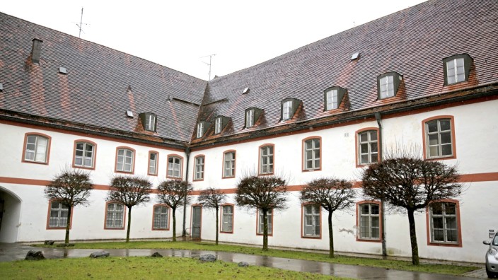 Eurasburg: Baubeginn: Der Josefstrakt des Klosters Beuerberg wird von Montag an für Flüchtlinge hergerichtet.