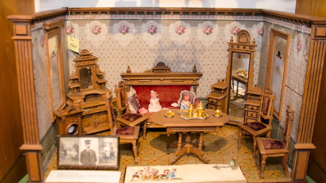 Wolfratshausen: Die Welt in Miniatur - vor rund hundert Jahren: Eine Puppenstube aus dem späten 19. Jahrhundert ist im Heimatmuseum auch zu sehen.