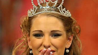 Miss Germany 2008: Küsschen! Die Siegerin des diesjährigen "Miss Germany"-Wettbewerbs, Kim-Valerie Voigt,