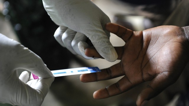 Welt-Aids-Tag: Die Münchner Aids-Hilfe kritisiert die Tests auf HIV und Hepatitis bei der Registrierung von Flüchtlingen als Zwangsmaßnahmen.