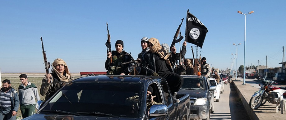 IS-Kämpfer im Irak und Syrien: Kämpfer des "Islamischer Staates" in der Stadt Tal Abjad im Norden von Syrien